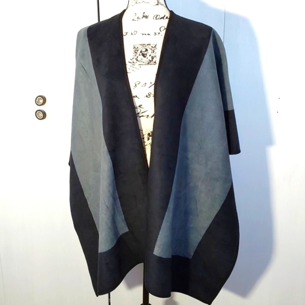 Woolrich| Black/Gray Colorblock Neutral Luxe Poncho Shawl Soft Cozy Sz.OS